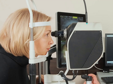 Non-contact treatment of a retinal tear with the Navilas 577s navigated retina laser